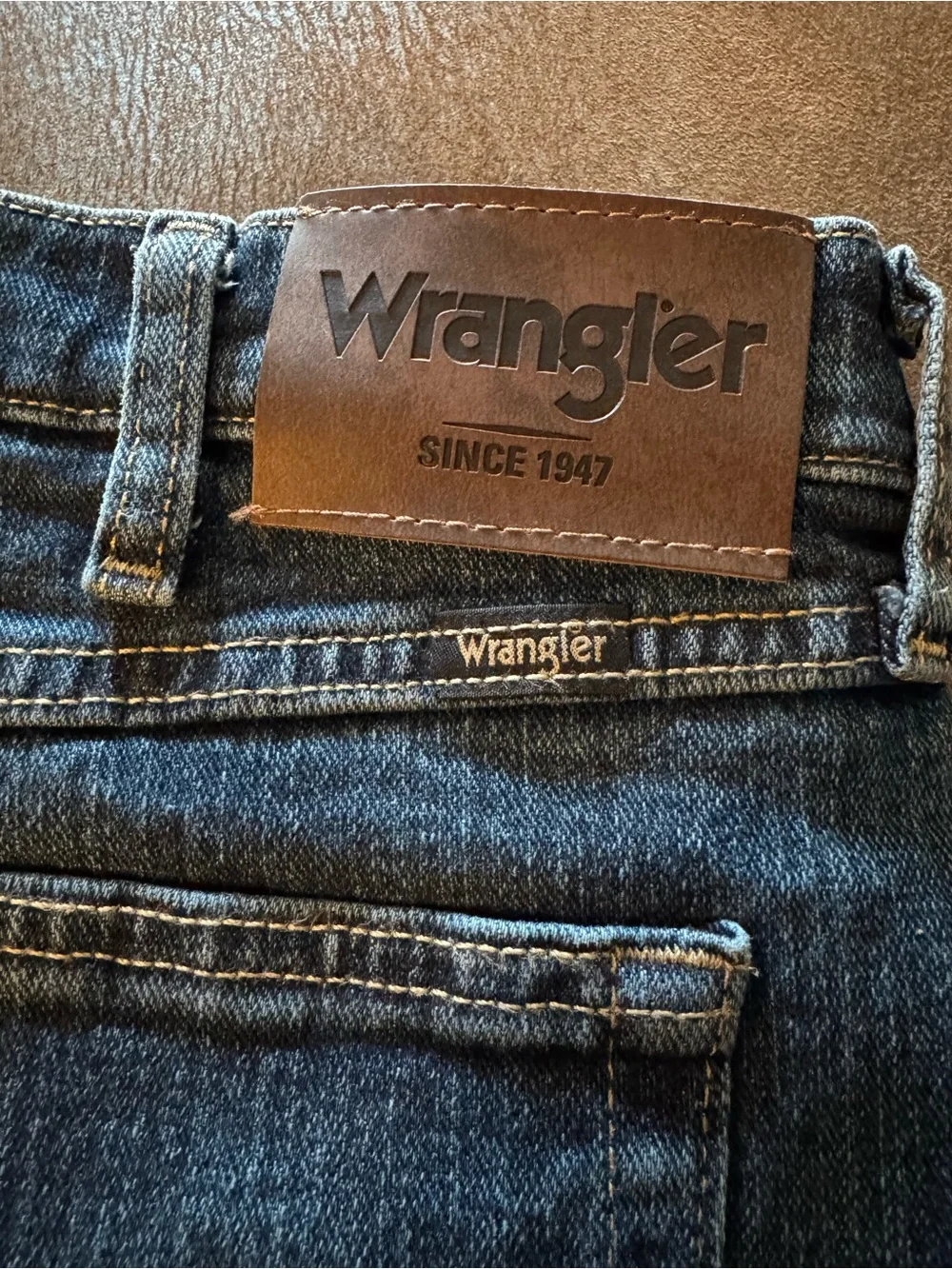 Wrangler Dark Blue Relaxed Fit Denim Jeans with Logo Patch 36 x 32 Like new!